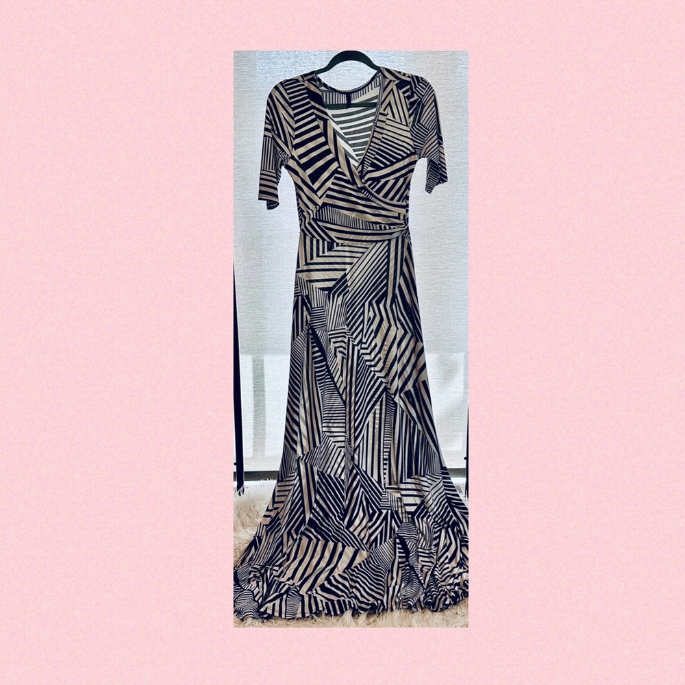 Chic Black and White Geometric dress